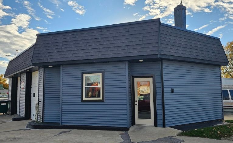 Rick's Repair building